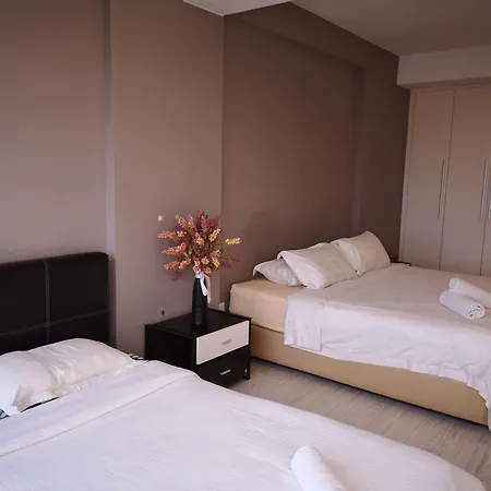 Marina Travellers Suite At Sky Karamunsing